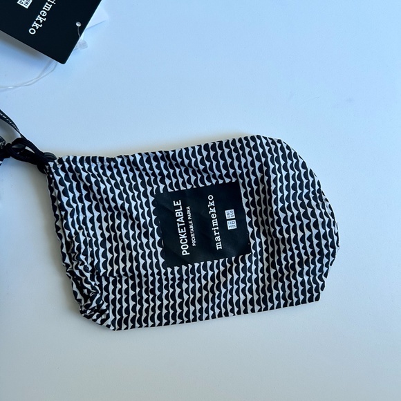 Marimekko x Uniqlo Black & White Hooded Zip Up Jacket - Picture 2 of 5